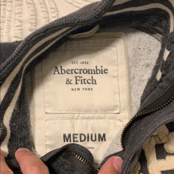 Like New Abercrombie & Fitch Sweater. - Picture 2 of 4